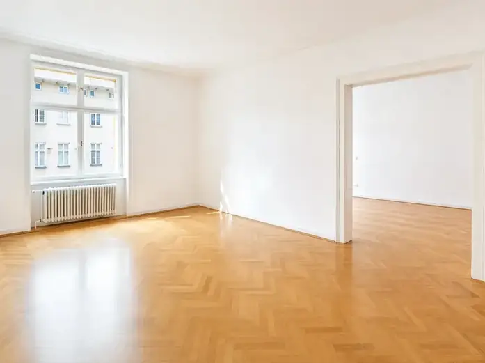Nachher: leer geräumtes Wohnzimmer